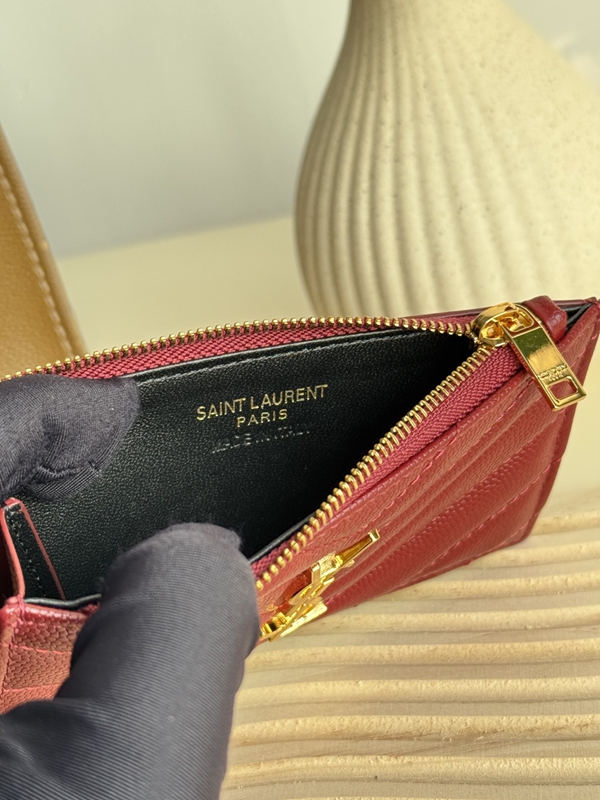 イヴサンローラン財布着用イメージ